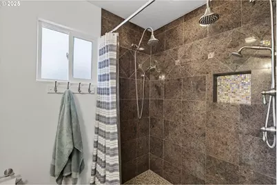 11630 N Island Cove Ln, Portland, OR 97217 - Photo 9