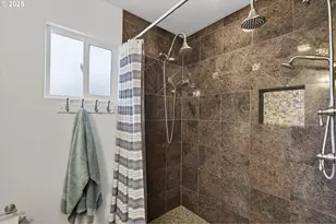 11630 N Island Cove Ln, Portland, OR 97217 - Photo 9