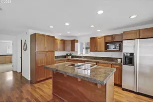 11630 N Island Cove Ln, Portland, OR 97217 - Photo 23