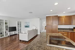 11630 N Island Cove Ln, Portland, OR 97217 - Photo 17