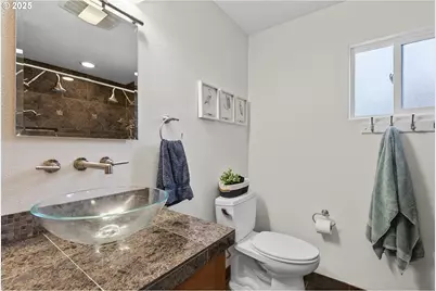 11630 N Island Cove Ln, Portland, OR 97217 - Photo 11