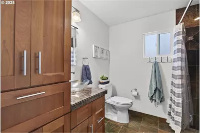 11630 N Island Cove Ln, Portland, OR 97217 - Photo 9