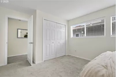 11630 N Island Cove Ln, Portland, OR 97217 - Photo 9