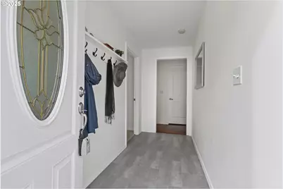 11630 N Island Cove Ln, Portland, OR 97217 - Photo 3
