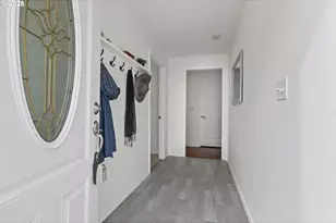 11630 N Island Cove Ln, Portland, OR 97217 - Photo 3