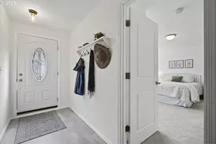 11630 N Island Cove Ln, Portland, OR 97217 - Photo 7