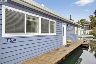 11630 N Island Cove Ln, Portland, OR 97217 - Photo 31