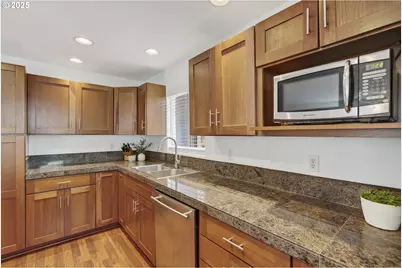 11630 N Island Cove Ln, Portland, OR 97217 - Photo 25