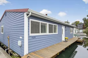 11630 N Island Cove Ln, Portland, OR 97217 - Photo 3