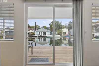 11630 N Island Cove Ln, Portland, OR 97217 - Photo 29