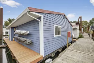 11630 N Island Cove Ln, Portland, OR 97217 - Photo 33