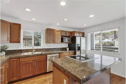 11630 N Island Cove Ln, Portland, OR 97217 - Photo 25