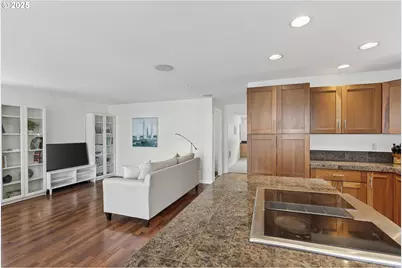 11630 N Island Cove Ln, Portland, OR 97217 - Photo 15