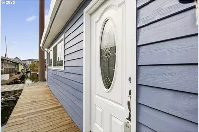 11630 N Island Cove Ln, Portland, OR 97217 - Photo 3