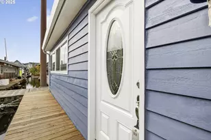 11630 N Island Cove Ln, Portland, OR 97217 - Photo 3