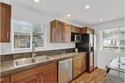 11630 N Island Cove Ln, Portland, OR 97217 - Photo 23