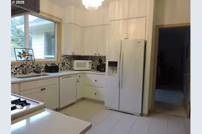 47 SW Gardenia Ave, Warrenton, OR 97146 - Photo 15