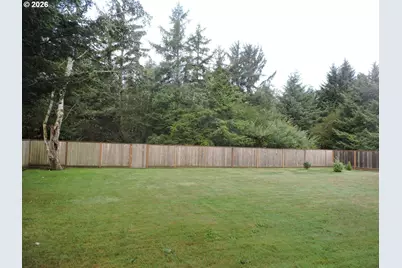 47 SW Gardenia Ave, Warrenton, OR 97146 - Photo 15