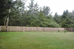 47 SW Gardenia Ave, Warrenton, OR 97146 - Photo 15