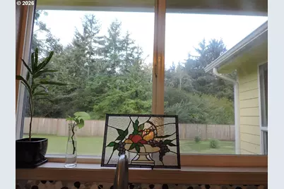 47 SW Gardenia Ave, Warrenton, OR 97146 - Photo 11