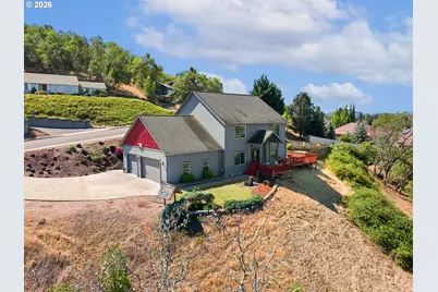 1548 NE Rocky Ridge Dr, Roseburg, OR 97470 - Photo 3