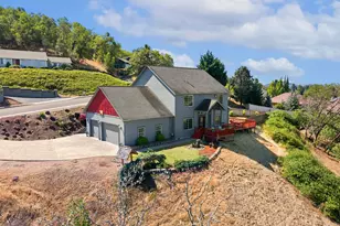 1548 NE Rocky Ridge Dr, Roseburg, OR 97470 - Photo 3