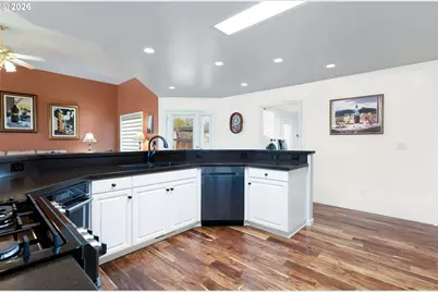 402 Martha Dr, Roseburg North, OR 97495 - Photo 13