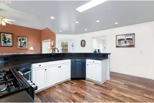 402 Martha Dr, Roseburg North, OR 97495 - Photo 13