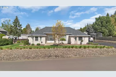 402 Martha Dr, Roseburg North, OR 97495 - Photo 1