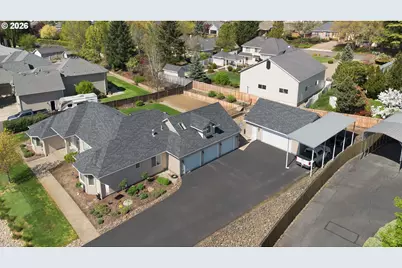 402 Martha Dr, Roseburg North, OR 97495 - Photo 3