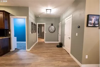 786 North View Dr, Winchester, OR 97495 - Photo 9