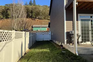 786 N View Dr, Winchester, OR 97495 - Photo 41