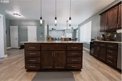 786 North View Dr, Winchester, OR 97495 - Photo 9