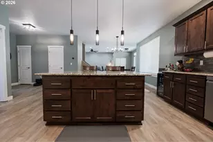 786 N View Dr, Winchester, OR 97495 - Photo 9