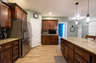 786 N View Dr, Winchester, OR 97495 - Photo 7