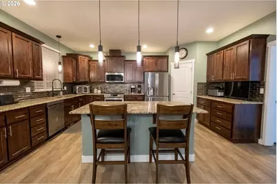 786 North View Dr, Winchester, OR 97495 - Photo 5