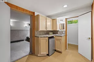 10505 S Hedlund Ave, Portland, OR 97219 - Photo 21