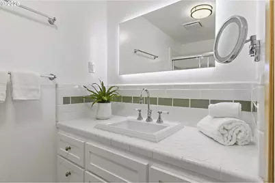 10505 S Hedlund Ave, Portland, OR 97219 - Photo 13