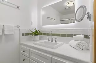 10505 S Hedlund Ave, Portland, OR 97219 - Photo 13