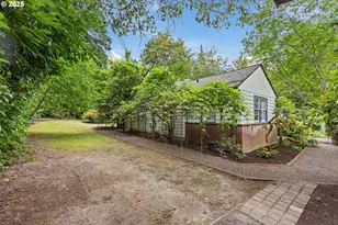 10505 S Hedlund Ave, Portland, OR 97219 - Photo 27