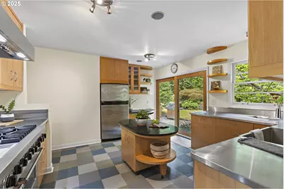 10505 S Hedlund Ave, Portland, OR 97219 - Photo 7