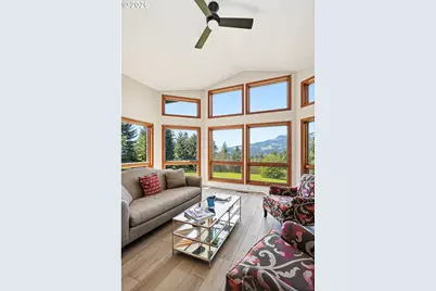 201 NW Country Place Rd, White Salmon, WA 98672 - Photo 11