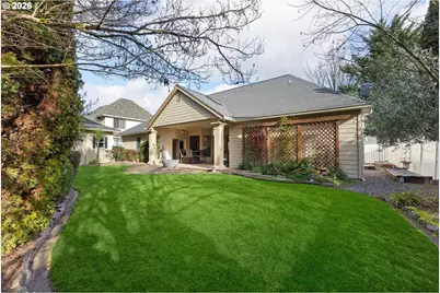 2402 NW Canterbury Dr, Roseburg, OR 97471 - Photo 41