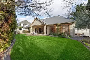 2402 NW Canterbury Dr, Roseburg, OR 97471 - Photo 41