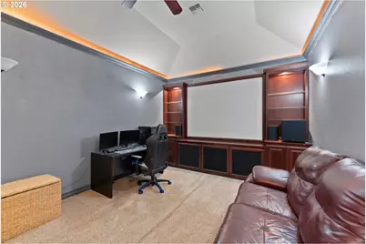 2402 NW Canterbury Dr, Roseburg, OR 97471 - Photo 31