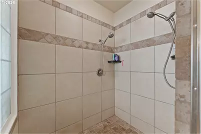 2402 NW Canterbury Dr, Roseburg, OR 97471 - Photo 21