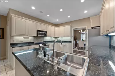 2402 NW Canterbury Dr, Roseburg, OR 97471 - Photo 7