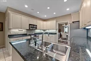 2402 NW Canterbury Dr, Roseburg, OR 97471 - Photo 7