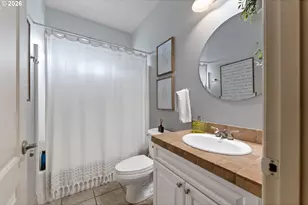 2402 NW Canterbury Dr, Roseburg, OR 97471 - Photo 27