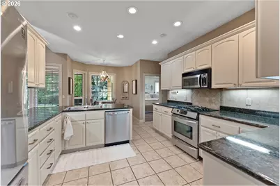 2402 NW Canterbury Dr, Roseburg, OR 97471 - Photo 3